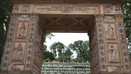 波茨坦温伯格街凯旋门