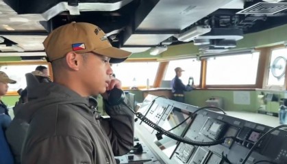 美日菲又来南海作秀，我军舰抵近菲舰7海里，一句话呛得菲方哑火